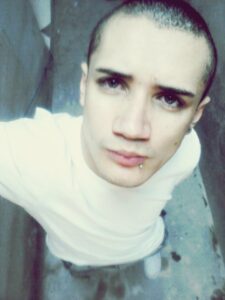 Não vim de privilégios, a vida me ensinou a ser forte e sozinho desde cedo 5 trevor na adolescencia